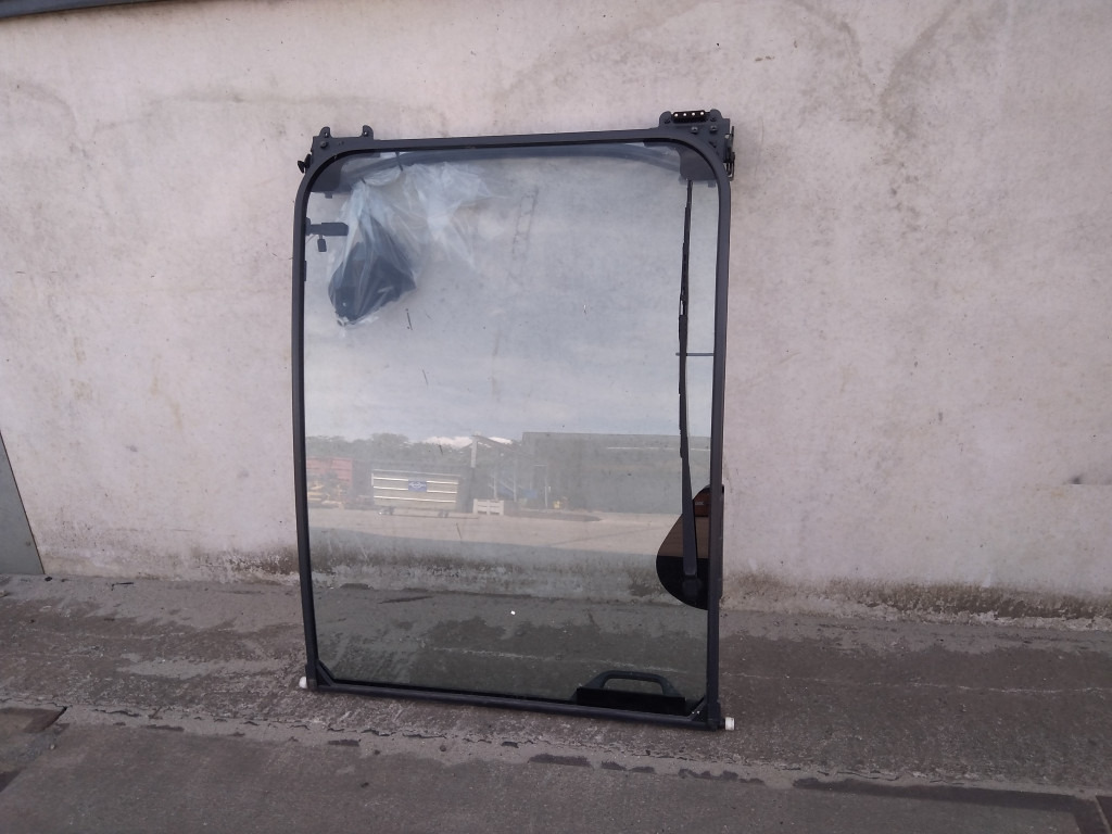 Hitachi YA00000236 - YA00042777 - Fenêtre et pièces pour Engins de chantier: photos 1 Hitachi YA00000236 - YA00042777 - Fenêtre et pièces pour Engins de chantier: photos 1