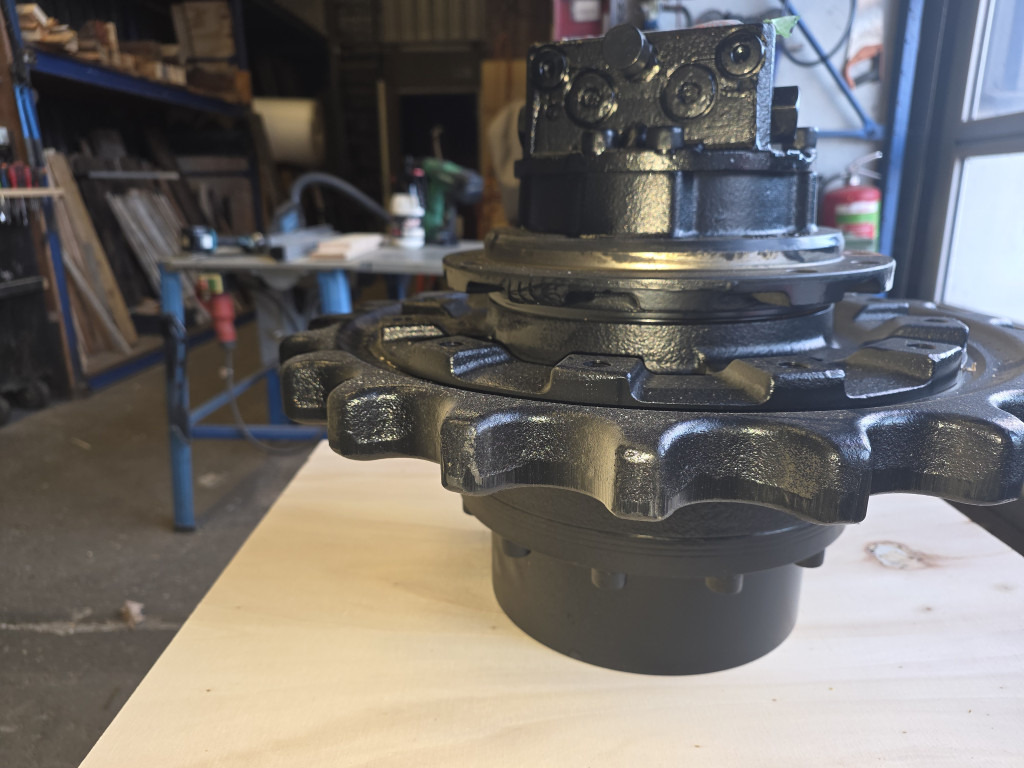 Hitachi YD60000921 - YD00011952 - Moteur de translation pour Engins de chantier: photos 3 Hitachi YD60000921 - YD00011952 - Moteur de translation pour Engins de chantier: photos 3