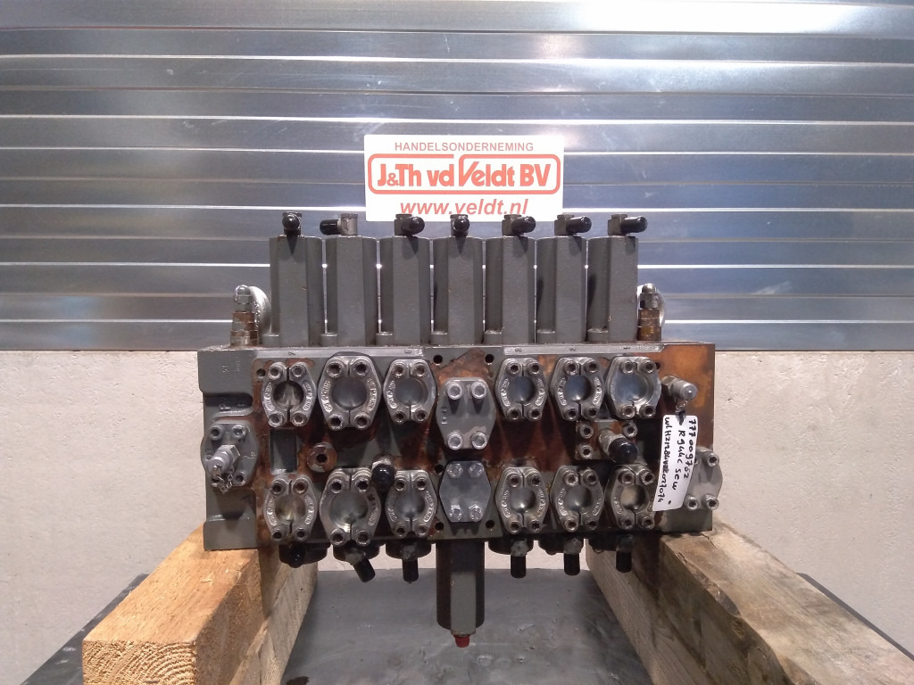 Liebherr 10476463 - Valve hydraulique pour Engins de chantier: photos 1 Liebherr 10476463 - Valve hydraulique pour Engins de chantier: photos 1