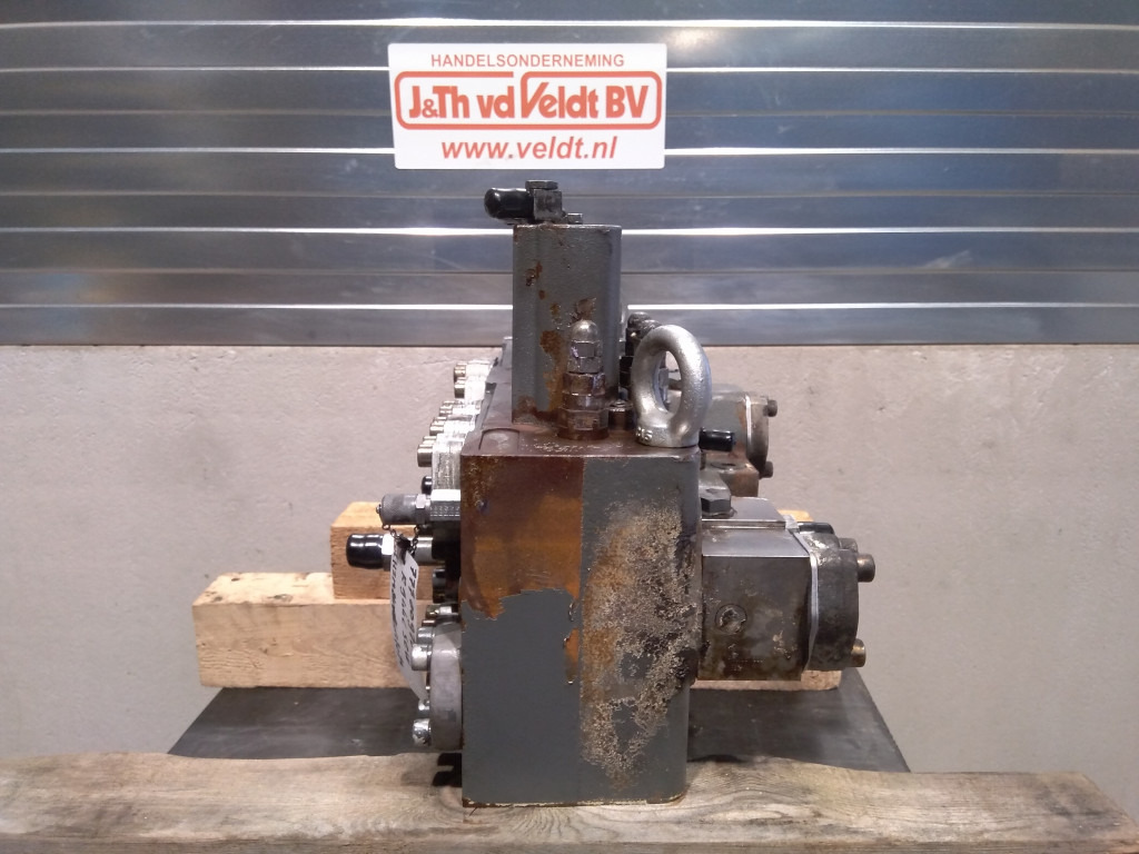 Liebherr 10476463 - Valve hydraulique pour Engins de chantier: photos 2 Liebherr 10476463 - Valve hydraulique pour Engins de chantier: photos 2