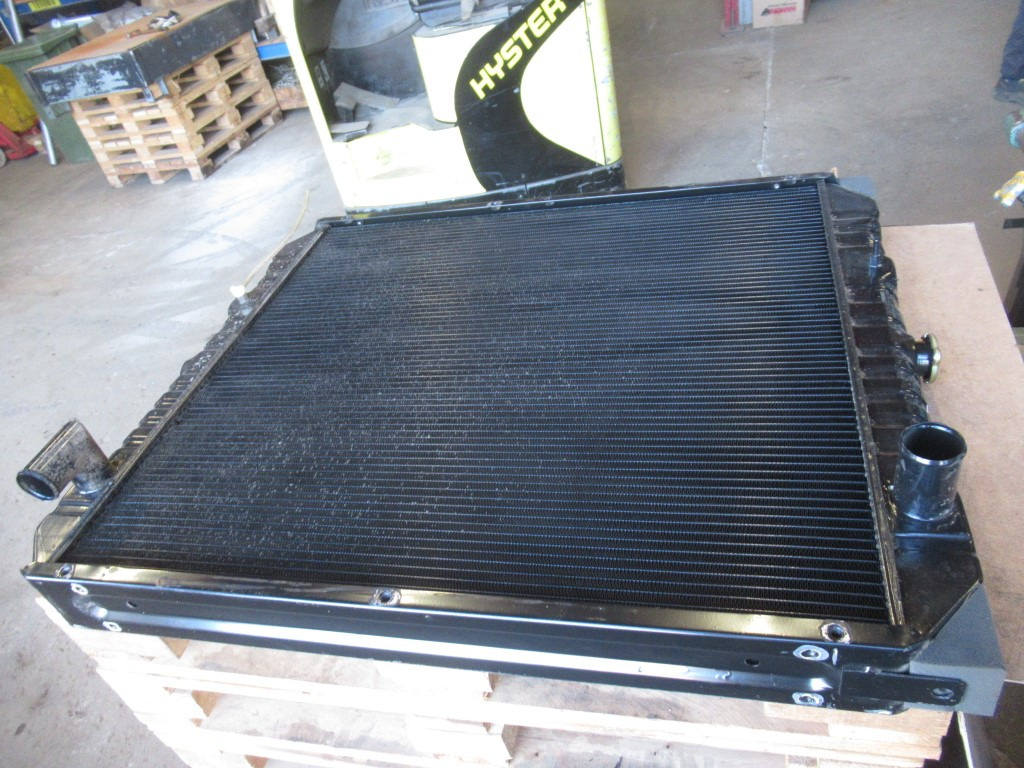 New Holland 4373720 - Radiateur pour Engins de chantier: photos 1 New Holland 4373720 - Radiateur pour Engins de chantier: photos 1