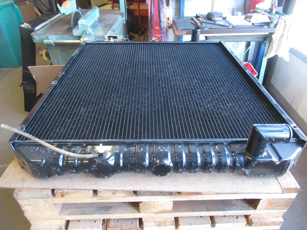 New Holland 4373720 - Radiateur pour Engins de chantier: photos 3 New Holland 4373720 - Radiateur pour Engins de chantier: photos 3