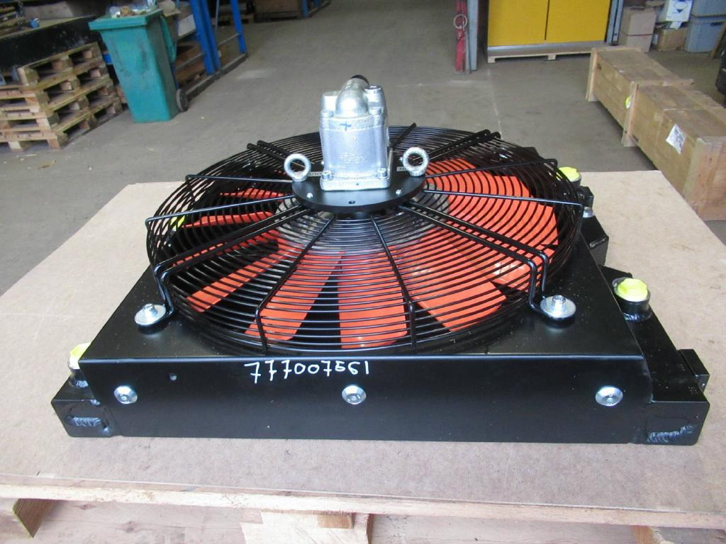 New Holland 6559577 - Radiateur pour Engins de chantier: photos 1 New Holland 6559577 - Radiateur pour Engins de chantier: photos 1