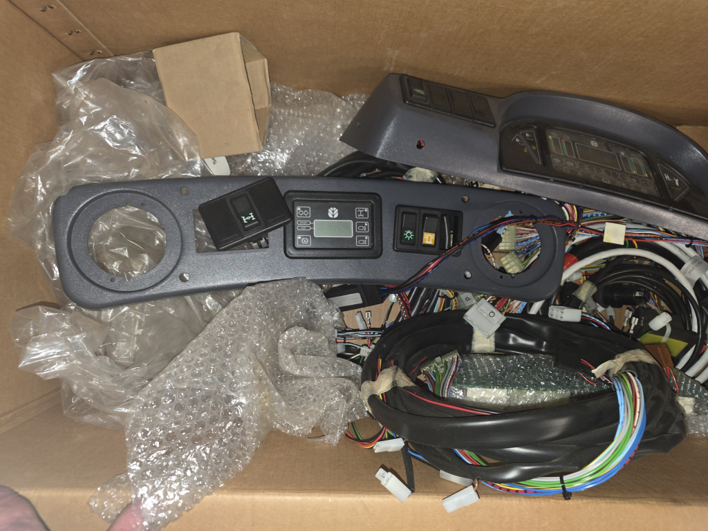 New Holland 85805689 - Pièces de rechange pour Machine agricole: photos 2 New Holland 85805689 - Pièces de rechange pour Machine agricole: photos 2