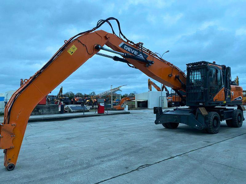 Doosan DX 250 W - Pelle sur pneus: photos 1 Doosan DX 250 W - Pelle sur pneus: photos 1