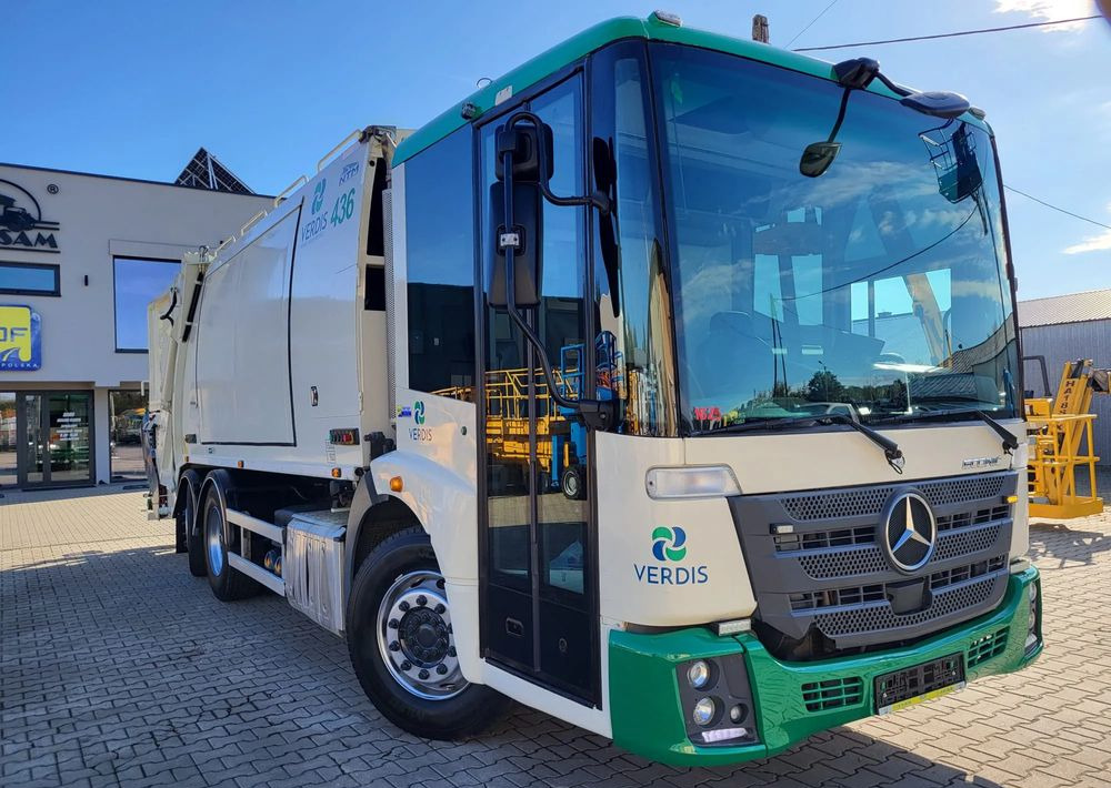 Mercedes-Benz ECONIC 2630 6X2 dwukomorowa - Benne à ordures ménagères: photos 1 Mercedes-Benz ECONIC 2630 6X2 dwukomorowa - Benne à ordures ménagères: photos 1
