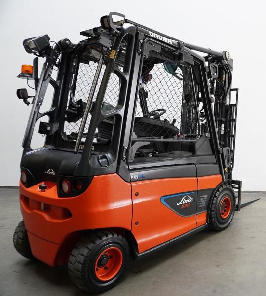 Linde E 25 ION 387 - Chariot élévateur électrique: photos 2 Linde E 25 ION 387 - Chariot élévateur électrique: photos 2