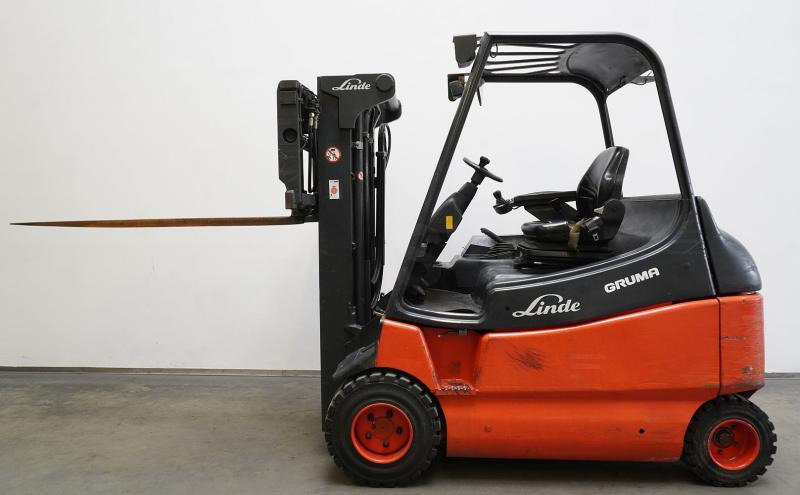 Linde E 30/600 S 336-03 - Chariot élévateur électrique: photos 4 Linde E 30/600 S 336-03 - Chariot élévateur électrique: photos 4