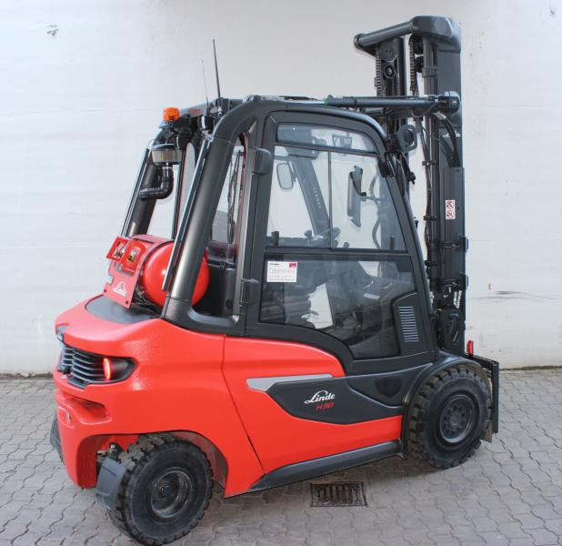 Linde H 30 T 1202 - Chariot élévateur à gaz: photos 2 Linde H 30 T 1202 - Chariot élévateur à gaz: photos 2