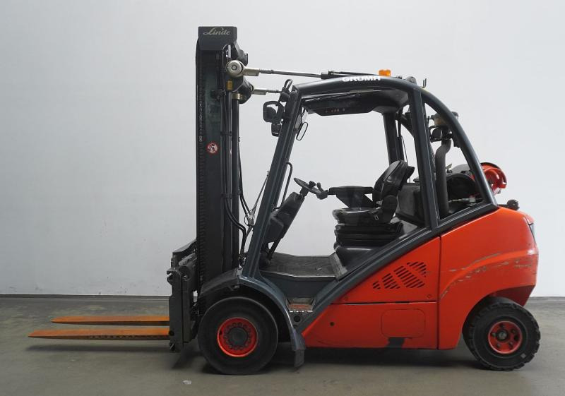 Linde H 35 T 393 - Chariot élévateur à gaz: photos 4 Linde H 35 T 393 - Chariot élévateur à gaz: photos 4