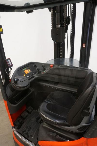 Linde R 14 HD 1120 - Chariot à mât rétractable: photos 3 Linde R 14 HD 1120 - Chariot à mât rétractable: photos 3