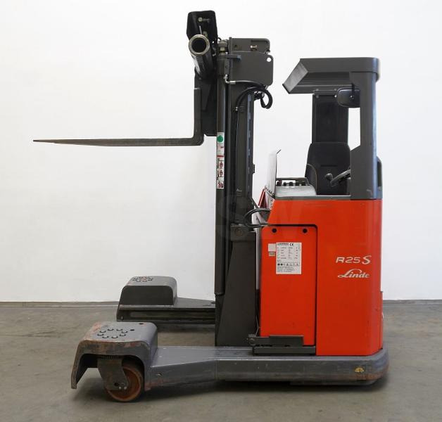 Linde R 25 F 144 - Chariot multidirectionnel: photos 4 Linde R 25 F 144 - Chariot multidirectionnel: photos 4