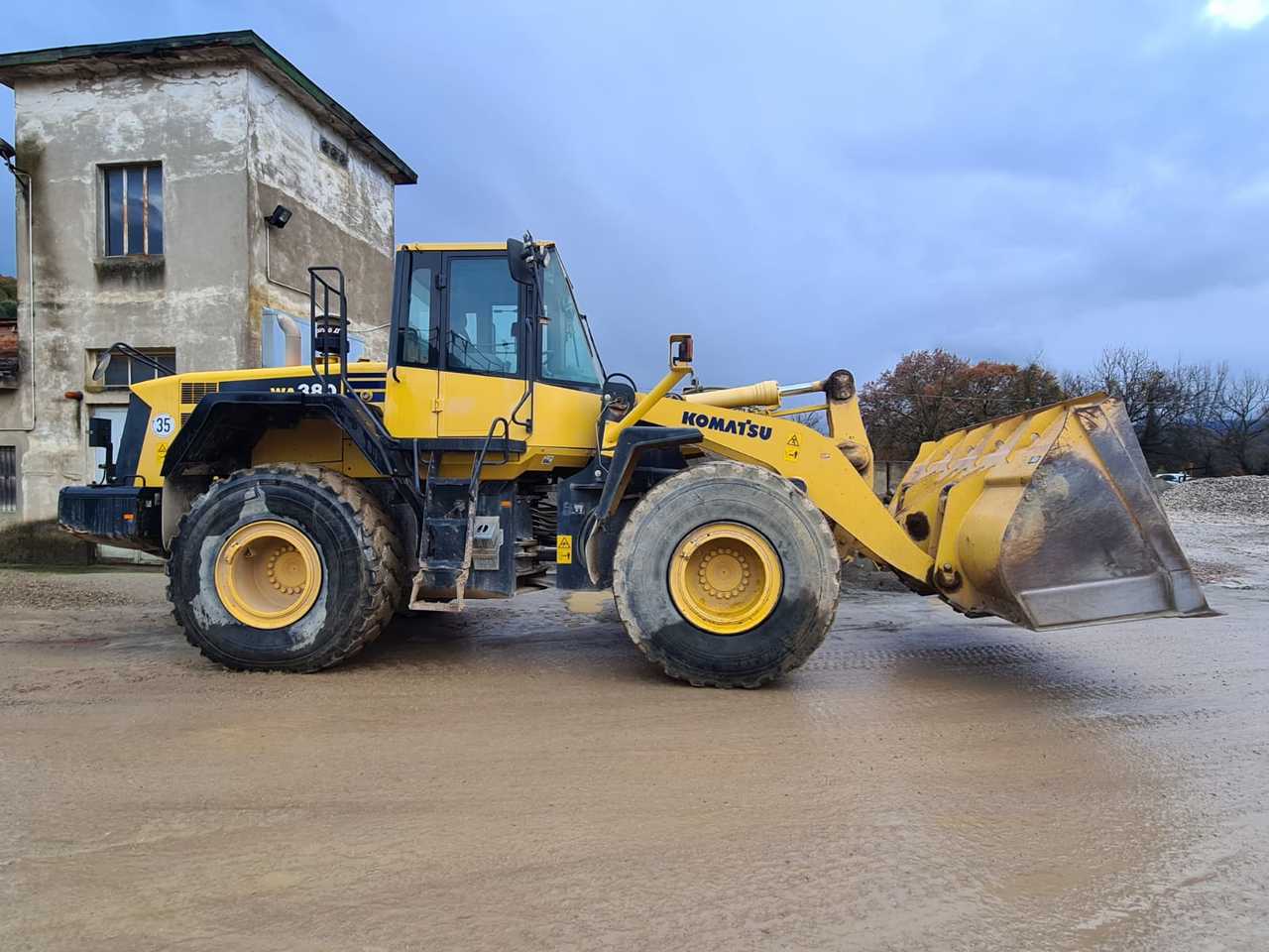 KOMATSU WA380.6 - Chargeuse sur pneus: photos 3 KOMATSU WA380.6 - Chargeuse sur pneus: photos 3