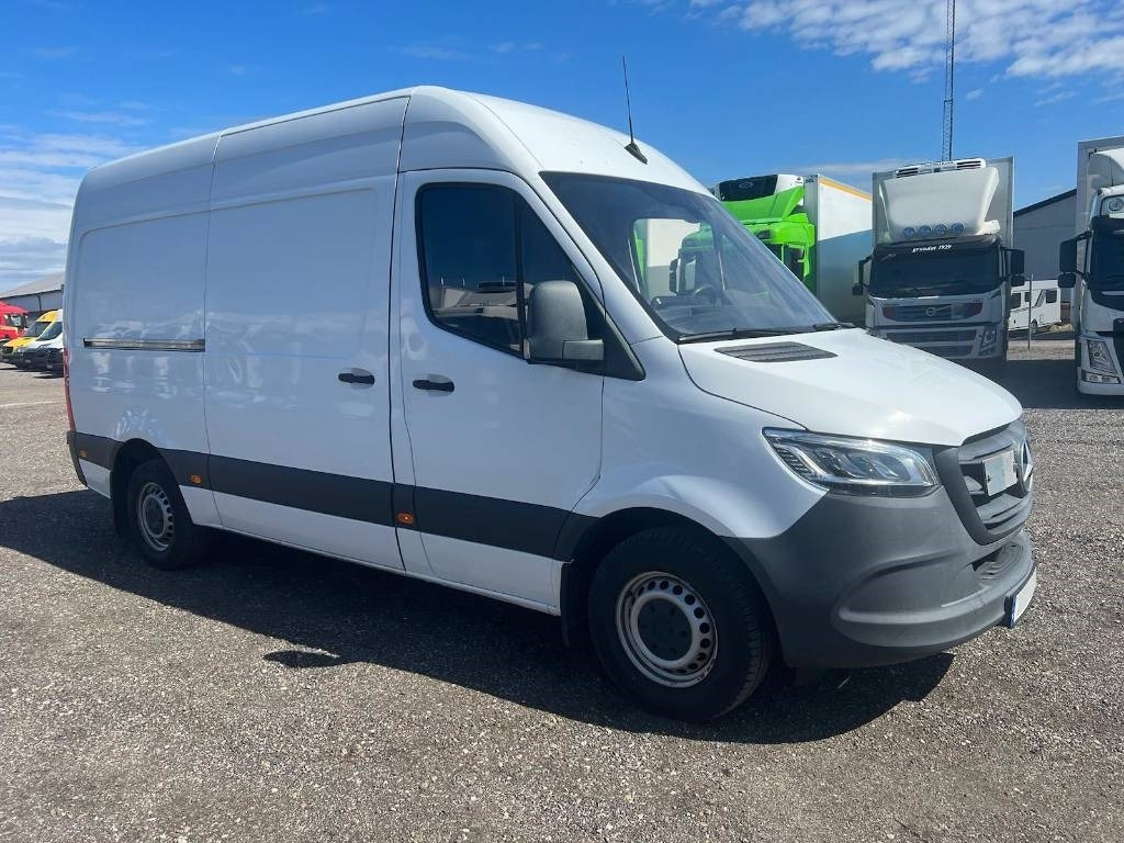 Mercedes-Benz Sprinter 316 CDI serie 1818 - Fourgon utilitaire: photos 2 Mercedes-Benz Sprinter 316 CDI serie 1818 - Fourgon utilitaire: photos 2