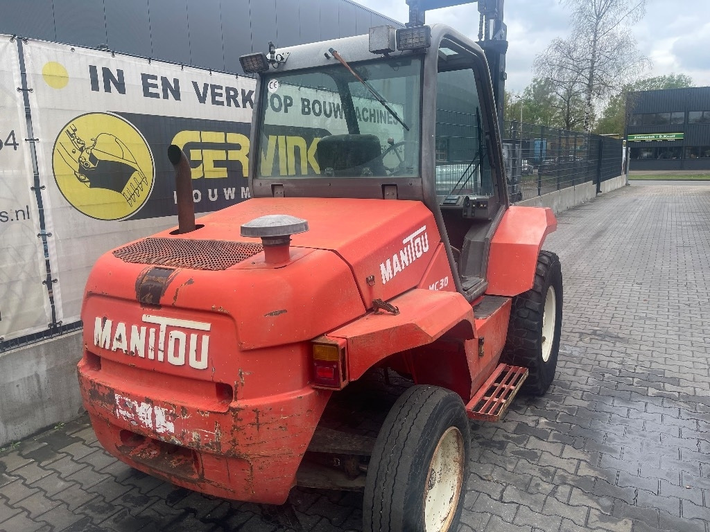 Manitou MC 30  - Chariot tout terrain: photos 2 Manitou MC 30  - Chariot tout terrain: photos 2