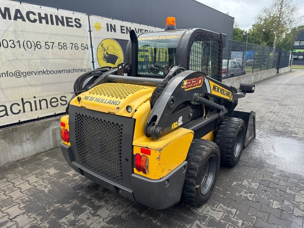 New Holland L220 - Mini chargeuse: photos 2 New Holland L220 - Mini chargeuse: photos 2