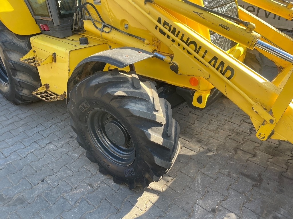 New Holland LB 110 - Tractopelle: photos 4 New Holland LB 110 - Tractopelle: photos 4