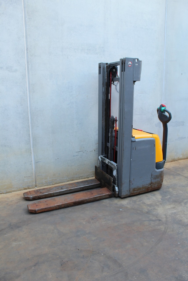 Jungheinrich EJC 214 430 DZ - Gerbeur: photos 2 Jungheinrich EJC 214 430 DZ - Gerbeur: photos 2