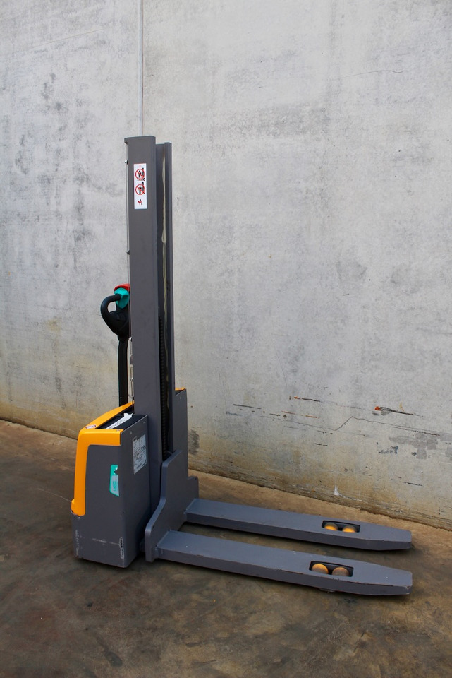 Jungheinrich EJC M10 154 E LI-ION - Gerbeur: photos 4 Jungheinrich EJC M10 154 E LI-ION - Gerbeur: photos 4