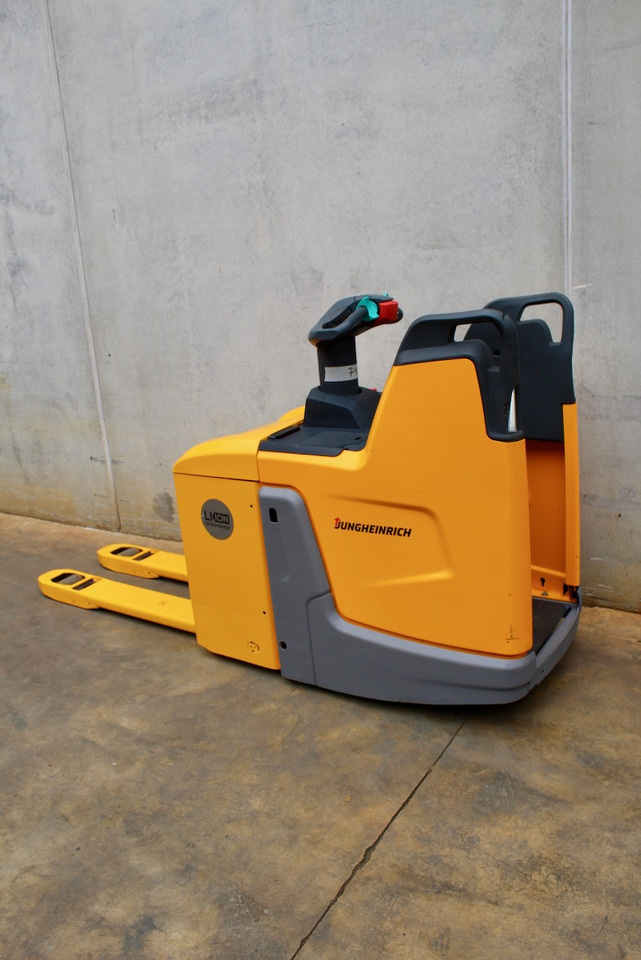 Jungheinrich ERE 225 LI-ION - Transpalette: photos 1 Jungheinrich ERE 225 LI-ION - Transpalette: photos 1