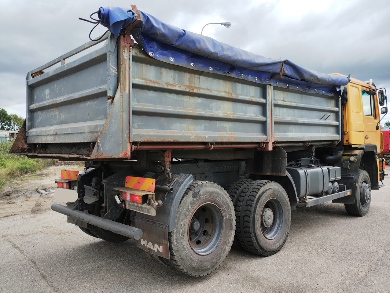 MAN F90 19-372 6X4 - 4 - Camion benne: photos 4 MAN F90 19-372 6X4 - 4 - Camion benne: photos 4