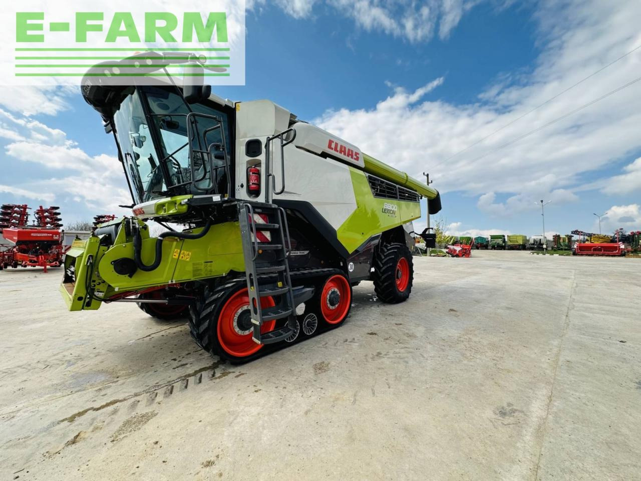 CLAAS LEXION 8800 TT E5 - Moissonneuse-batteuse: photos 1 CLAAS LEXION 8800 TT E5 - Moissonneuse-batteuse: photos 1