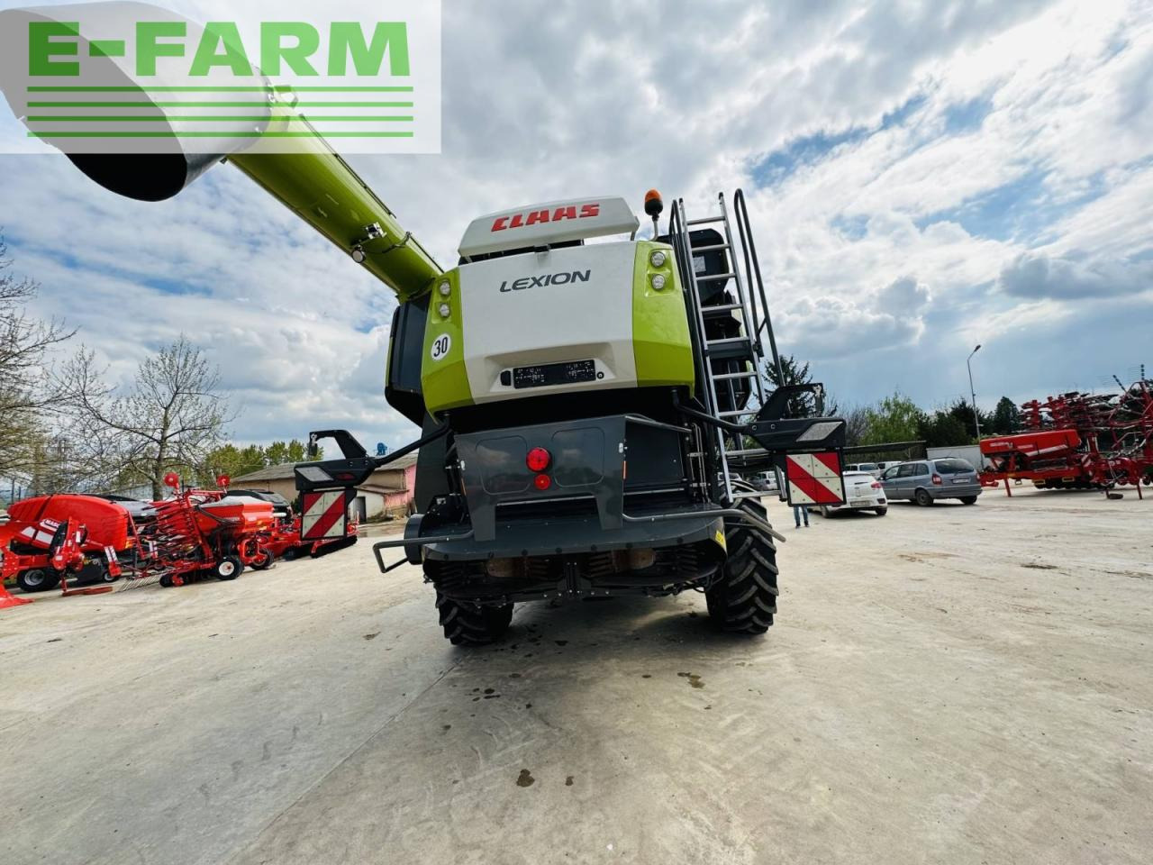 CLAAS LEXION 8800 TT E5 - Moissonneuse-batteuse: photos 5 CLAAS LEXION 8800 TT E5 - Moissonneuse-batteuse: photos 5
