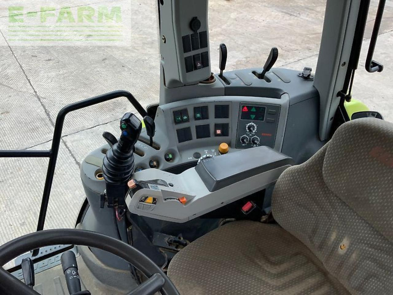 Tracteur agricole CLAAS arion 530 tractor (st24310): photos 23 Tracteur agricole CLAAS arion 530 tractor (st24310): photos 23