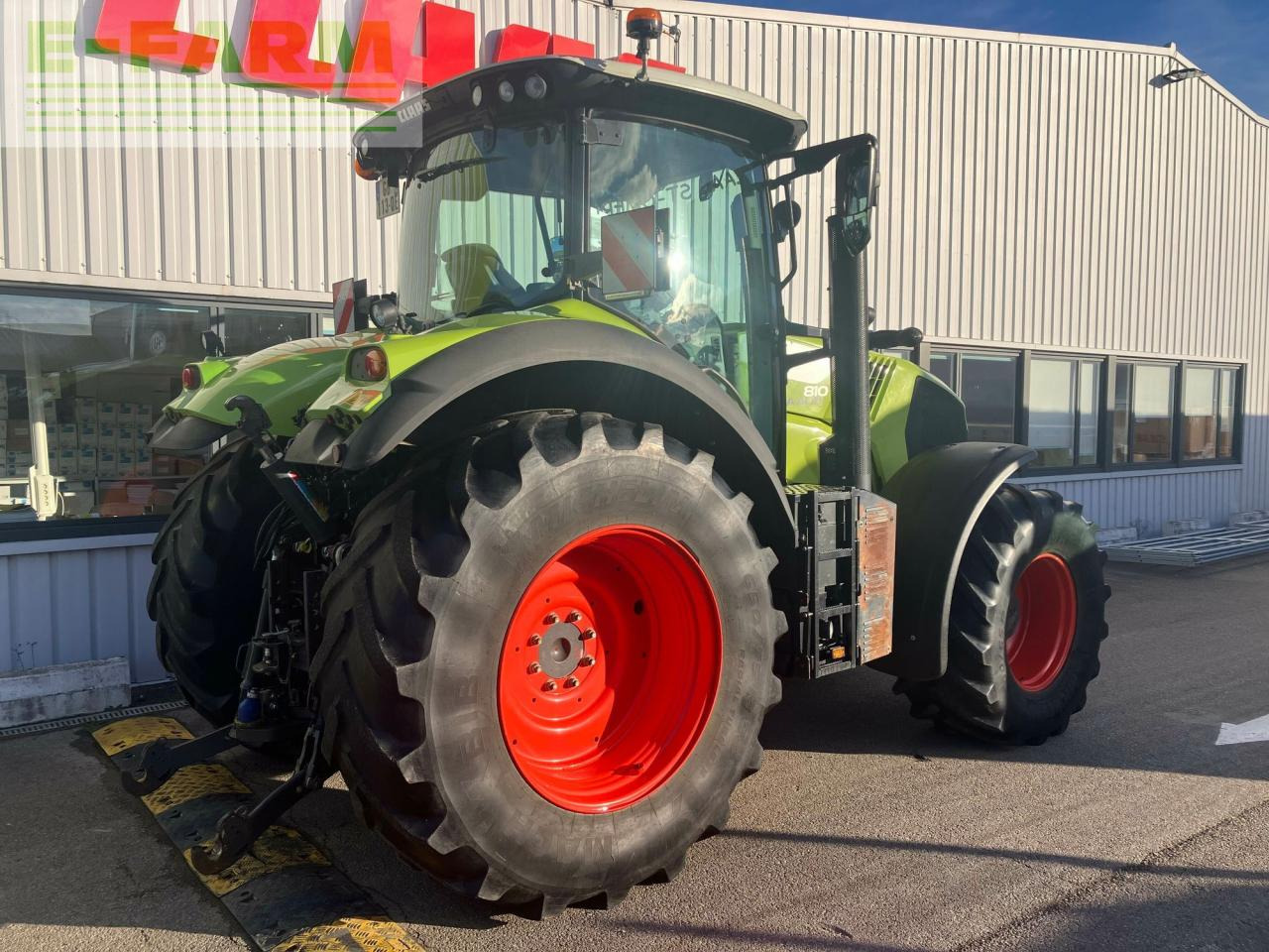 CLAAS axion 810 cmatic s5 CMATIC - Tracteur agricole: photos 2 CLAAS axion 810 cmatic s5 CMATIC - Tracteur agricole: photos 2