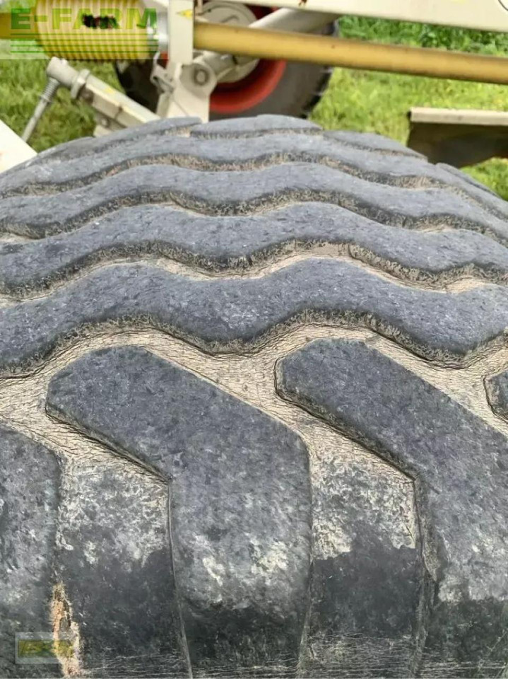 CLAAS liner 3000 - Faneuse: photos 3 CLAAS liner 3000 - Faneuse: photos 3