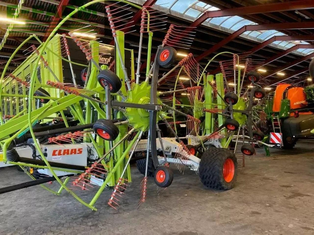 CLAAS liner 4000 hha - Faneuse: photos 3 CLAAS liner 4000 hha - Faneuse: photos 3