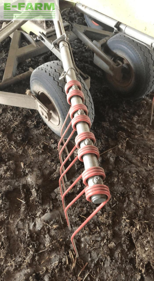 CLAAS liner 650 twin (607/030) - Faneuse: photos 4 CLAAS liner 650 twin (607/030) - Faneuse: photos 4