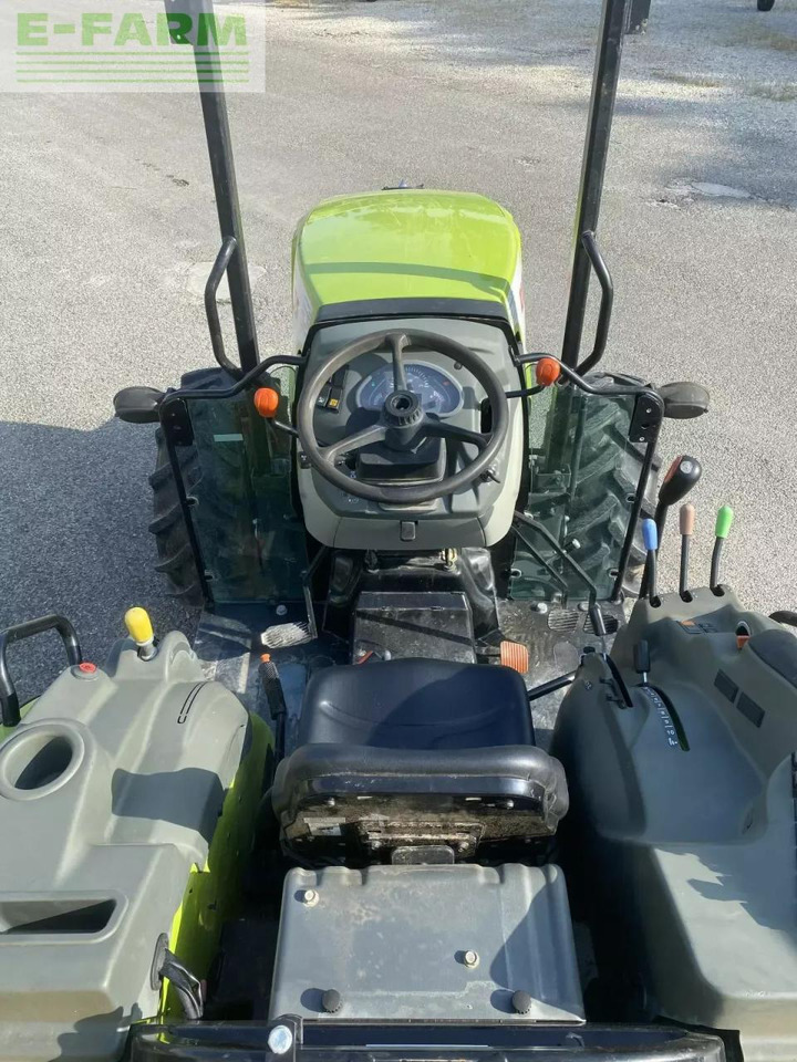 CLAAS nexos 240 f arceau 4rm F - Tracteur agricole: photos 4 CLAAS nexos 240 f arceau 4rm F - Tracteur agricole: photos 4