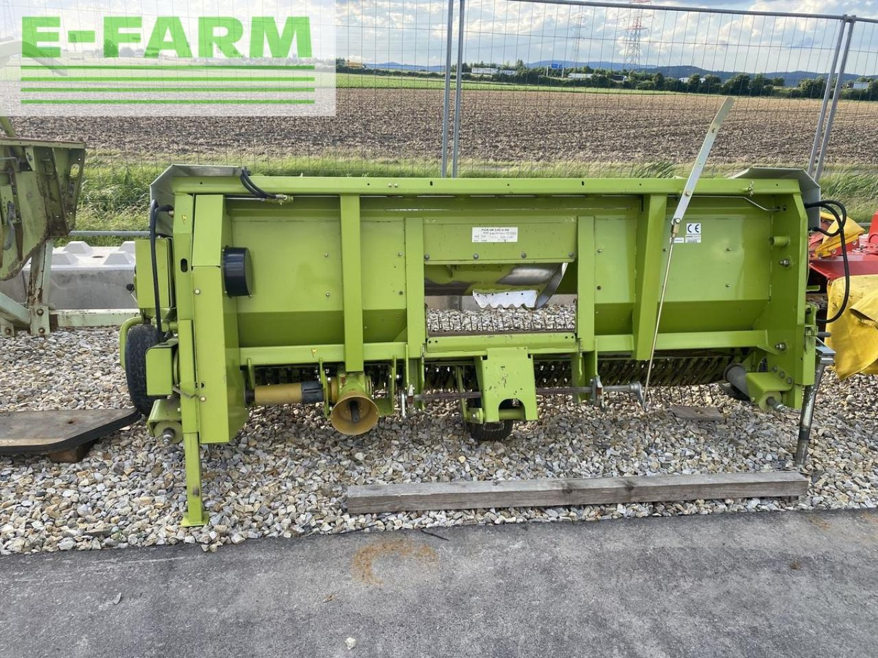 CLAAS pu 300 hd - Accessoire aux ensileuses: photos 2 CLAAS pu 300 hd - Accessoire aux ensileuses: photos 2