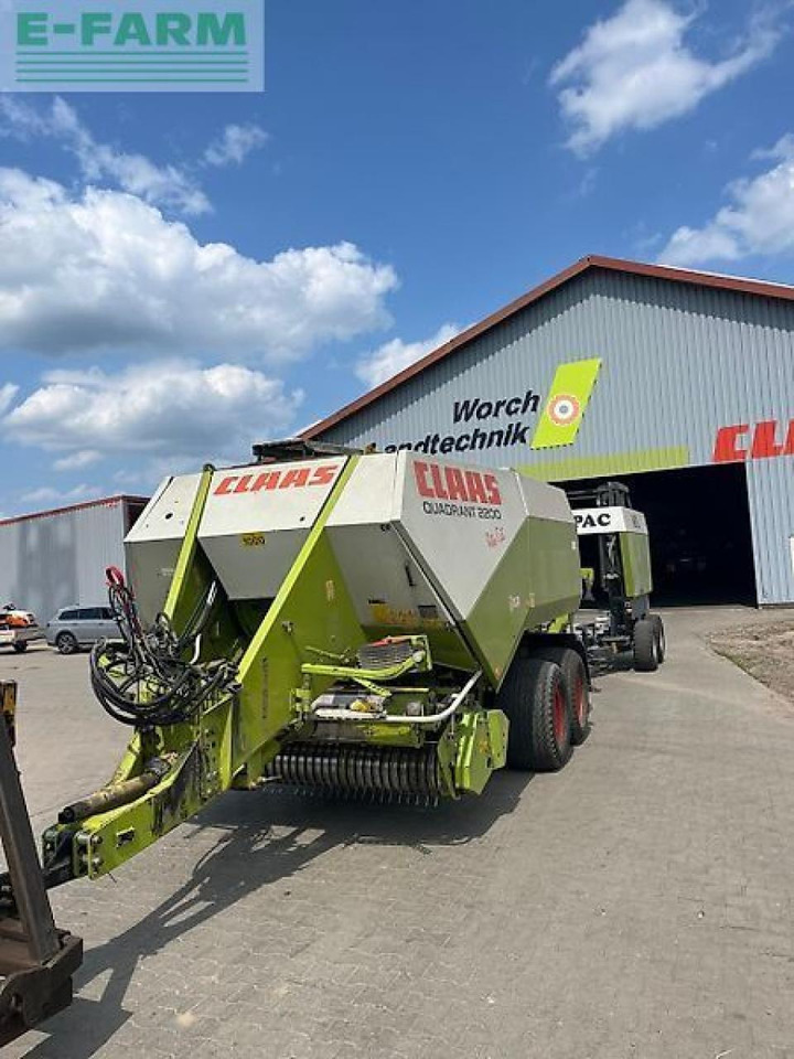 CLAAS quadrant 2200 rc - Presse à balles cubiques: photos 1 CLAAS quadrant 2200 rc - Presse à balles cubiques: photos 1