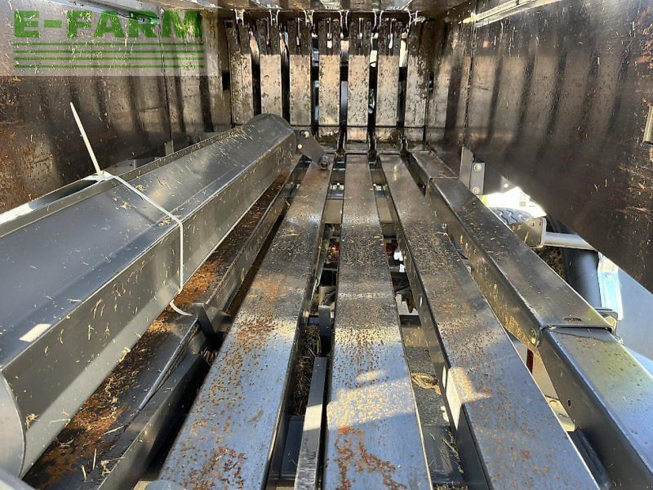 CLAAS quadrant 3200 rc tandem krassort vorabuhäcksler - Presse à balles cubiques: photos 5 CLAAS quadrant 3200 rc tandem krassort vorabuhäcksler - Presse à balles cubiques: photos 5