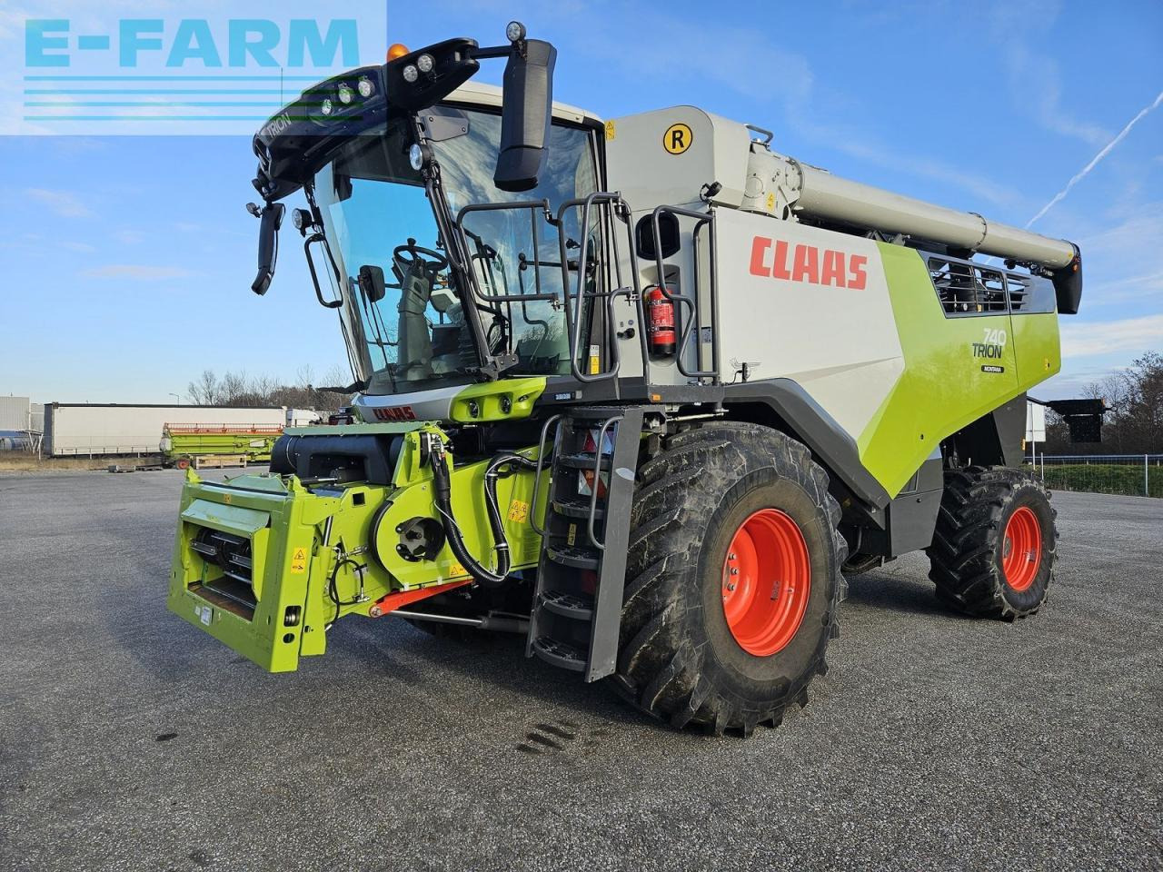 CLAAS trion 740 montana 4x4 - Moissonneuse-batteuse: photos 1 CLAAS trion 740 montana 4x4 - Moissonneuse-batteuse: photos 1