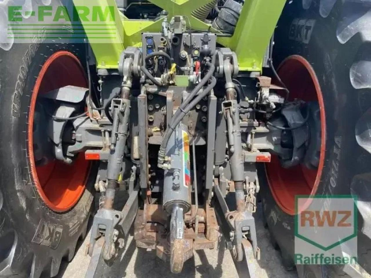 CLAAS xerion 3300 trac vc TRAC VC - Tracteur agricole: photos 4 CLAAS xerion 3300 trac vc TRAC VC - Tracteur agricole: photos 4