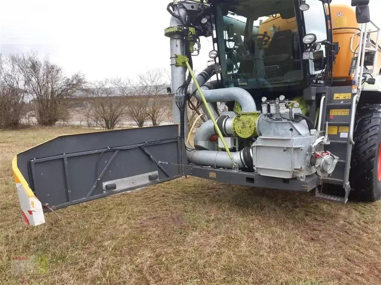 Pulvé automoteur CLAAS xerion 4000 saddle trac SADDLE TRAC: photos 8