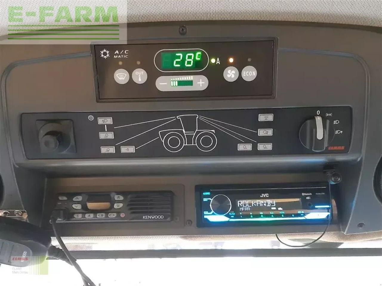 Pulvé automoteur CLAAS xerion 4000 saddle trac SADDLE TRAC: photos 23