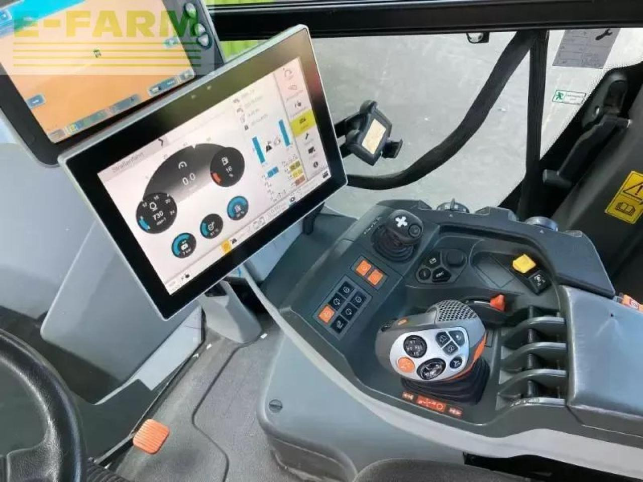 Tracteur agricole CLAAS xerion 4200 trac vc TRAC VC: photos 11 Tracteur agricole CLAAS xerion 4200 trac vc TRAC VC: photos 11