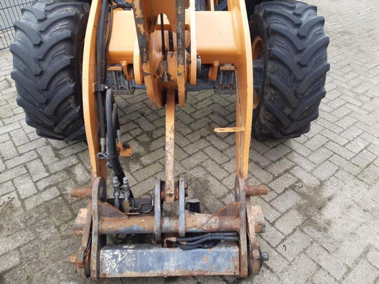 Case-IH 221 f - Chargeuse sur pneus: photos 3 Case-IH 221 f - Chargeuse sur pneus: photos 3