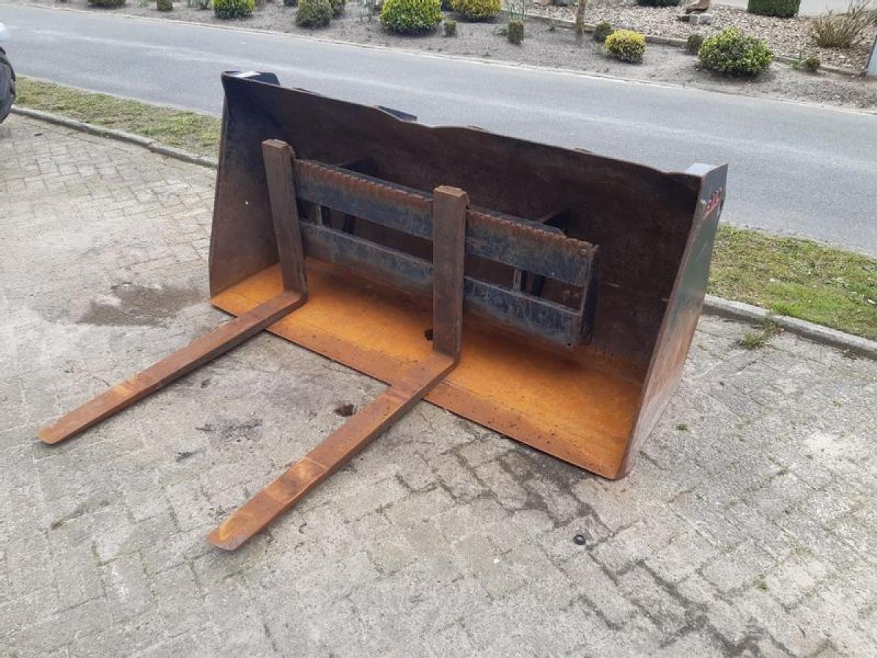 Case-IH 221 f - Chargeuse sur pneus: photos 5 Case-IH 221 f - Chargeuse sur pneus: photos 5