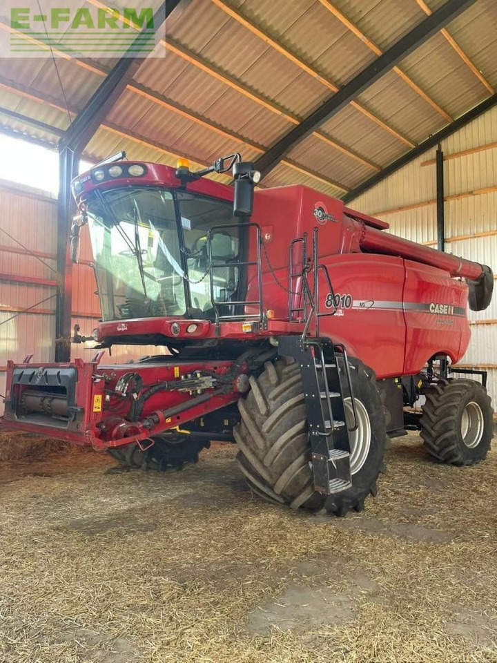 Case-IH 8010 - Moissonneuse-batteuse: photos 1 Case-IH 8010 - Moissonneuse-batteuse: photos 1