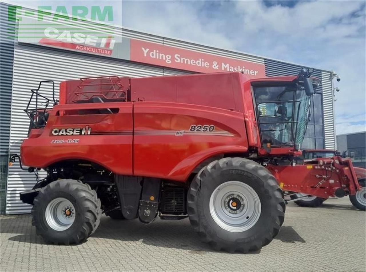 Case-IH 8250 kampagnepris axial-flow 8250 med 35 fod varioskærebord - Moissonneuse-batteuse: photos 2 Case-IH 8250 kampagnepris axial-flow 8250 med 35 fod varioskærebord - Moissonneuse-batteuse: photos 2