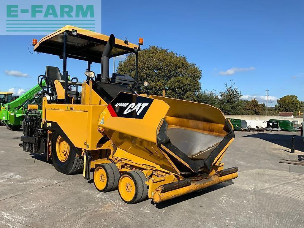 Caterpillar ap 600d asphalt paver finisher (st24422) - Tracteur agricole: photos 3 Caterpillar ap 600d asphalt paver finisher (st24422) - Tracteur agricole: photos 3