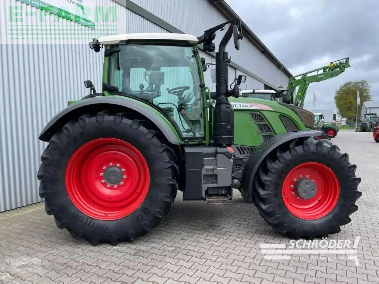 Fendt 720 vario s4 profi plus - Tracteur agricole: photos 2 Fendt 720 vario s4 profi plus - Tracteur agricole: photos 2