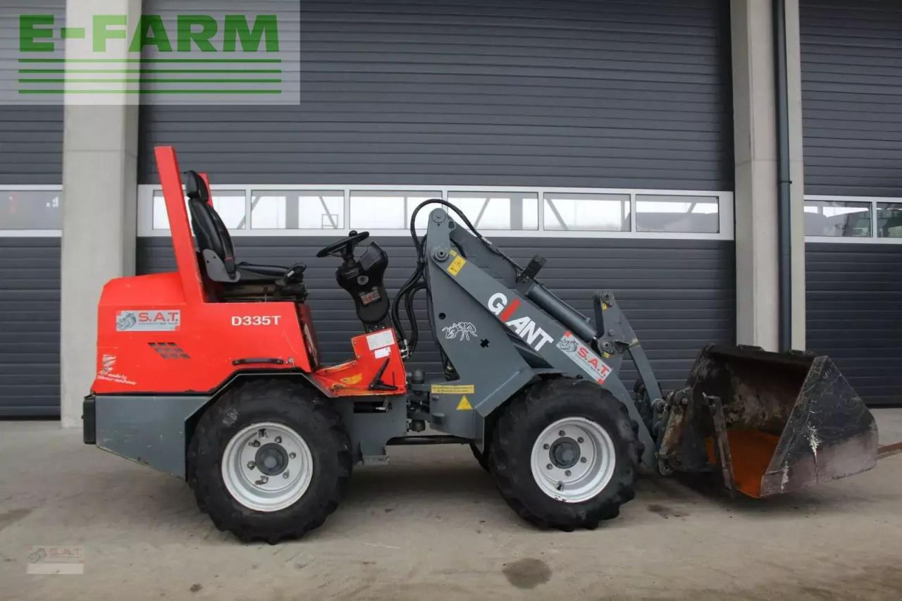 Giant hoflader d 335 t - Chargeuse sur pneus: photos 1 Giant hoflader d 335 t - Chargeuse sur pneus: photos 1