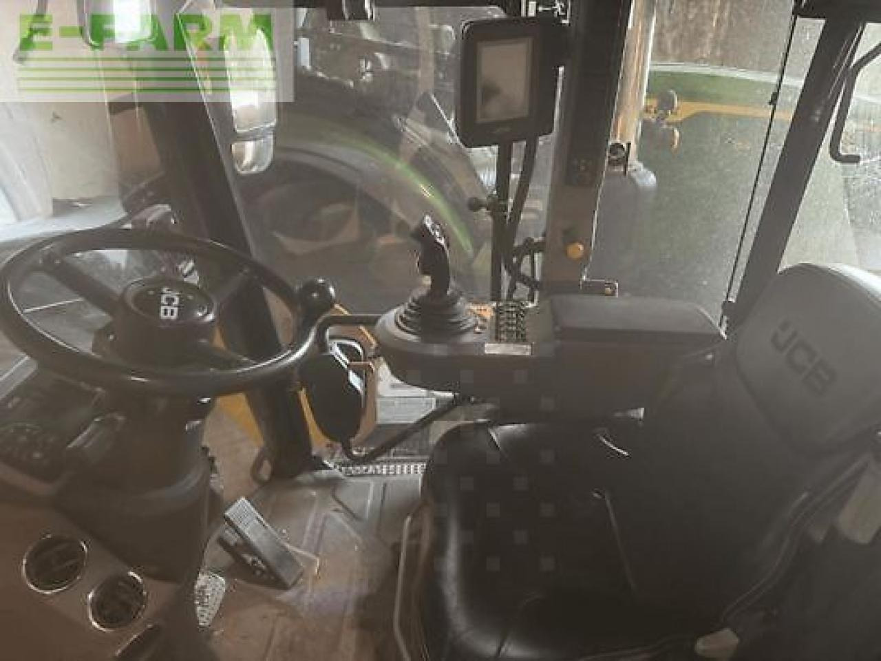 Tracteur agricole JCB fastrac 4220: photos 9