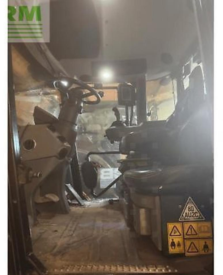 Tracteur agricole JCB fastrac 4220: photos 8